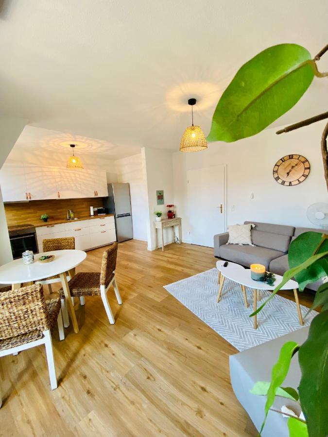Home Cinema - Balcony - Wi-Fi & Streams Magdeburg Luaran gambar
